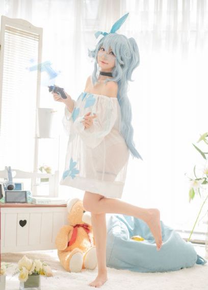 铃原エミリ